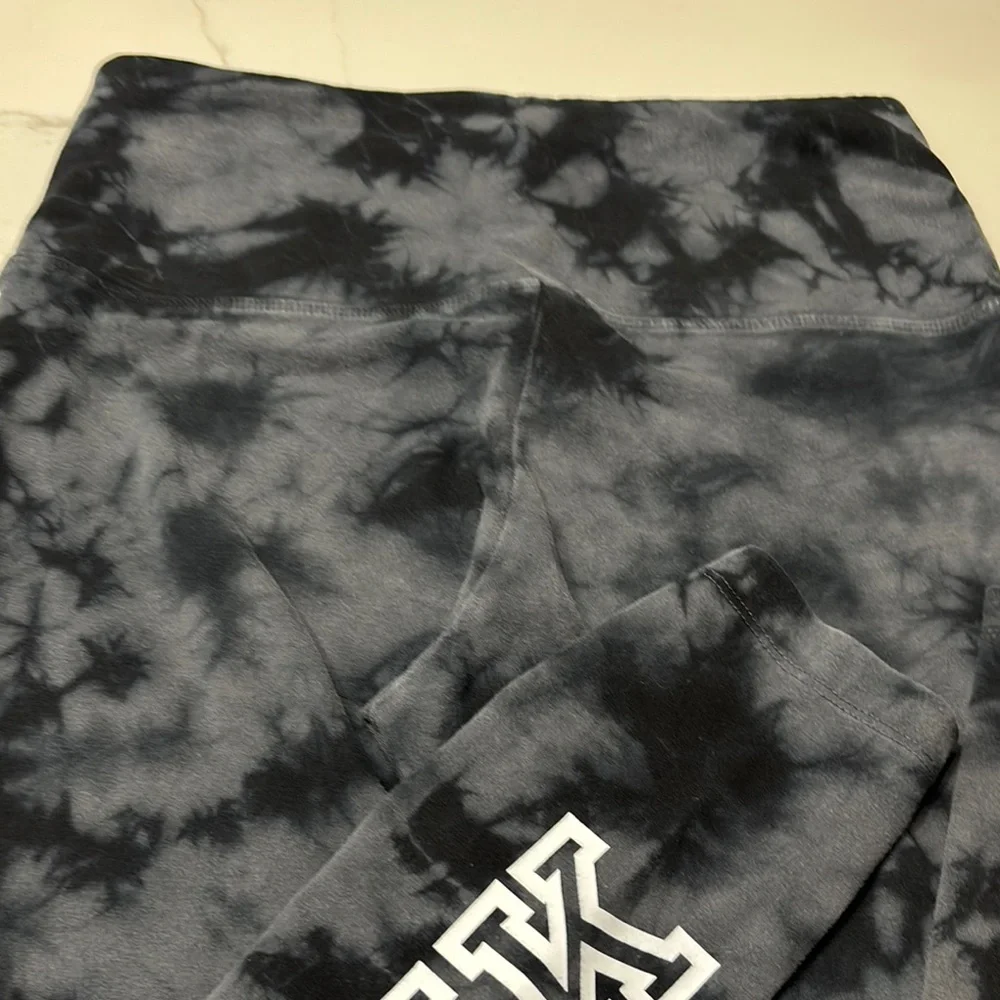 PINK Victoria's Secret Charcoal Tie-Dye Leggings - Picture 7 of 12